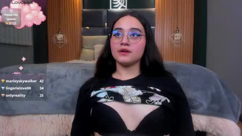 Snapshot of ana_taylor2 chatting on 12-19-24, 11:35 Ana online show from 12-19-24, 11:35