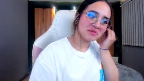 Snapshot of ana_taylor2 chatting on 02-07-25, 01:47 Ana online show from 02-07-25, 01:47