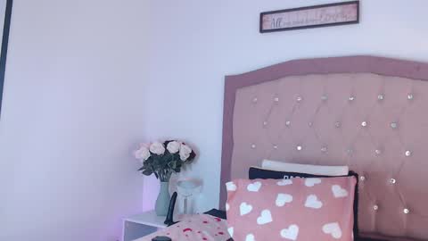 Snapshot of anaa_moon chatting on 02-28-25, 09:04 Ana Moon online show from 02-28-25, 09:04