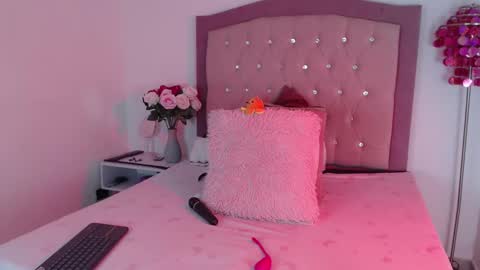 Snapshot of anaa_moon chatting on 01-08-26, 04:26 Ana Moon online show from 01-08-26, 04:26