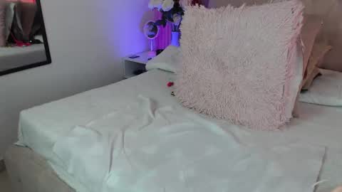 Snapshot of anaa_moon chatting on 02-06-26, 04:39 Ana Moon online show from 02-06-26, 04:39