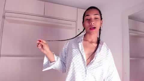 anaacollins_ online show from 11-08-25, 11:32