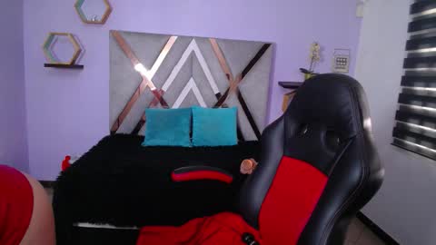 Snapshot of anabella_thompson chatting on 10-16-25, 11:44 Anabella online show from 10-16-25, 11:44