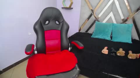 Snapshot of anabella_thompson chatting on 10-20-25, 11:32 Anabella online show from 10-20-25, 11:32