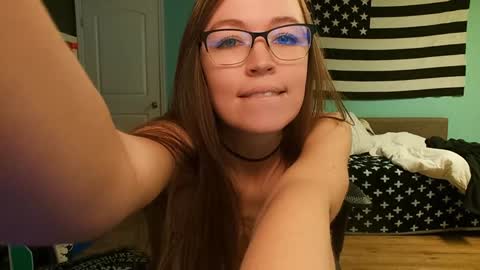 Snapshot of anabelleleigh chatting on 01-22-25, 04:33 Anabelleleigh online show from 01-22-25, 04:33