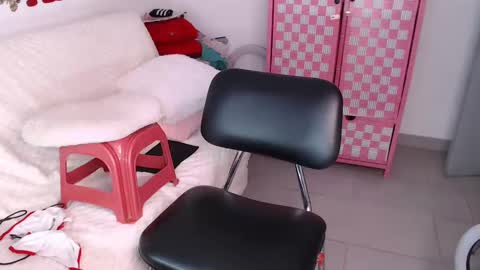 Snapshot of anabellered chatting on 10-24-25, 06:26 Ana online show from 10-24-25, 06:26