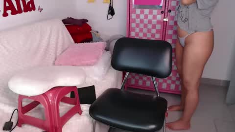 Snapshot of anabellered chatting on 11-12-25, 10:48 Ana online show from 11-12-25, 10:48