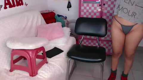 Snapshot of anabellered chatting on 11-19-25, 10:37 Ana online show from 11-19-25, 10:37