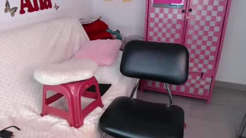 Snapshot of anabellered chatting on 11-23-25, 09:42 Ana online show from 11-23-25, 09:42