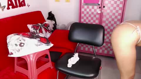 Snapshot of anabellered chatting on 12-15-25, 12:20 Ana online show from 12-15-25, 12:20