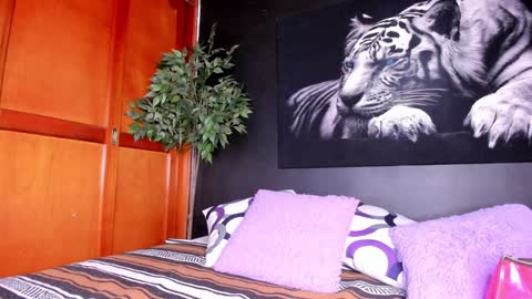 Snapshot of anahi__18 chatting on 02-05-25, 02:51 Anahi online show from 02-05-25, 02:51