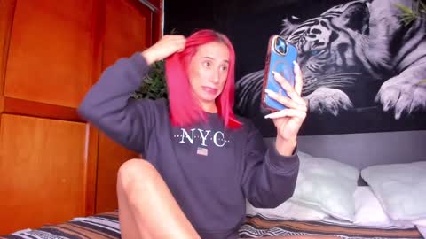 Snapshot of anahi__18 chatting on 02-06-25, 02:55 Anahi online show from 02-06-25, 02:55
