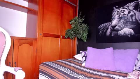 Snapshot of anahi__18 chatting on 02-09-25, 12:39 Anahi online show from 02-09-25, 12:39