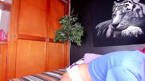 Snapshot of anahi__18 chatting on 02-15-25, 07:06 Anahi online show from 02-15-25, 07:06