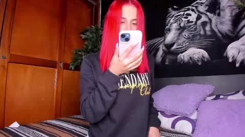 Snapshot of anahi__18 chatting on 02-18-25, 02:49 Anahi online show from 02-18-25, 02:49