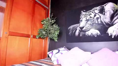 Snapshot of anahi__18 chatting on 02-19-25, 03:06 Anahi online show from 02-19-25, 03:06