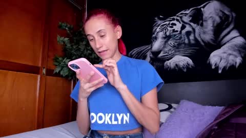 Snapshot of anahi__18 chatting on 03-05-25, 02:46 Anahi online show from 03-05-25, 02:46