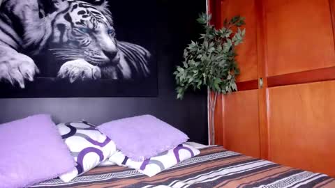 Snapshot of anahi__18 chatting on 09-11-25, 04:45 Anahi online show from 09-11-25, 04:45