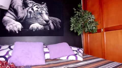 Snapshot of anahi__18 chatting on 09-20-25, 01:50 Anahi online show from 09-20-25, 01:50