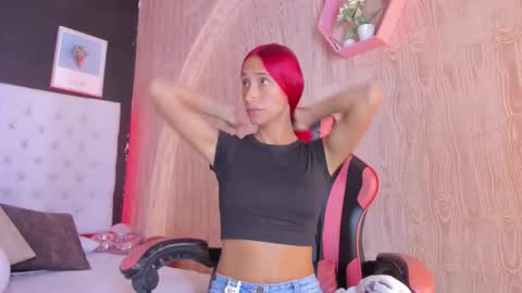 Snapshot of anahi__18 chatting on 10-05-25, 01:53 Anahi online show from 10-05-25, 01:53