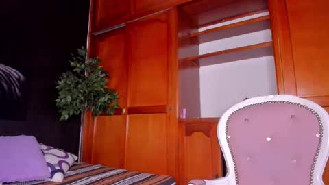 Snapshot of anahi__18 chatting on 10-21-25, 03:18 Anahi online show from 10-21-25, 03:18