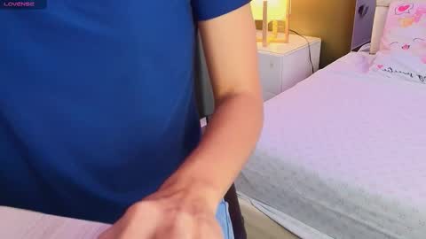 Anahi  online show from 10-27-25, 07:40