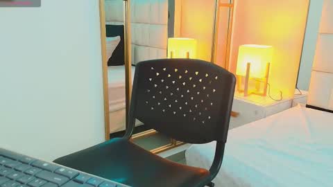 Anahi  online show from 11-19-25, 07:47