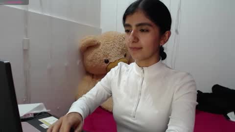 Anahi Browns online show from 12-15-25, 08:57