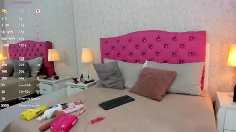 Snapshot of anais_espinosa chatting on 06-27-26, 07:30 Anais online show from 06-27-26, 07:30