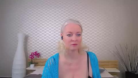 Anais Janson online show from 11-18-25, 05:01