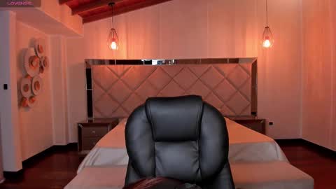 Snapshot of anaisnin1 chatting on 02-25-25, 10:29 Anais Nin online show from 02-25-25, 10:29