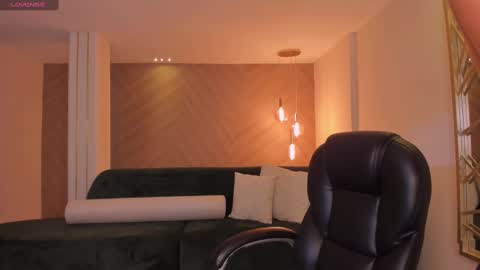 Snapshot of anaisnin1 chatting on 02-27-25, 12:02 Anais Nin online show from 02-27-25, 12:02