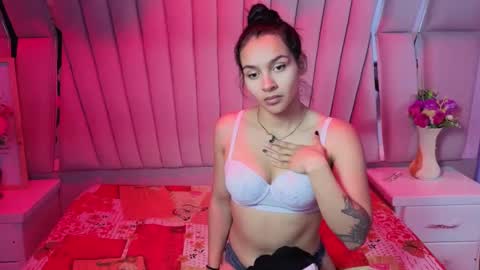 Snapshot of anales_deep_69 chatting on 09-15-25, 01:44 AbbyAndAntonela online show from 09-15-25, 01:44