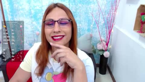 Snapshot of analia_01 chatting on 10-15-25, 11:43 Analia online show from 10-15-25, 11:43
