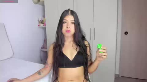 Snapshot of analia_collins chatting on 09-11-25, 11:27 Ana online show from 09-11-25, 11:27