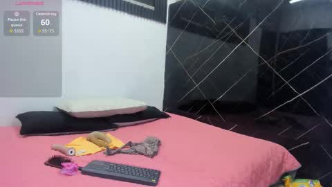 Analia smith online show from 10-26-25, 02:28