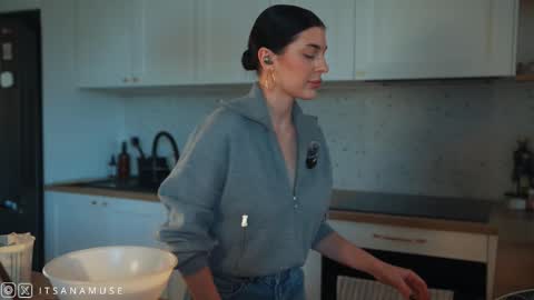 Snapshot of anamuse chatting on 10-18-25, 03:13 Ana online show from 10-18-25, 03:13