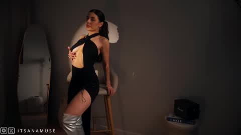 Snapshot of anamuse chatting on 10-29-25, 09:38 Ana online show from 10-29-25, 09:38