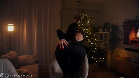 Snapshot of anamuse chatting on 12-17-25, 10:05 Ana online show from 12-17-25, 10:05