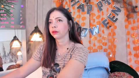 Snapshot of anantaa chatting on 10-14-25, 11:33 Ananta online show from 10-14-25, 11:33