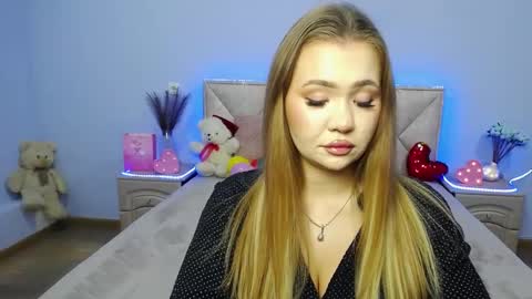 anastacyyellig online show from 01-12-25, 08:36