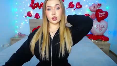 anastacyyellig online show from 02-08-25, 05:40