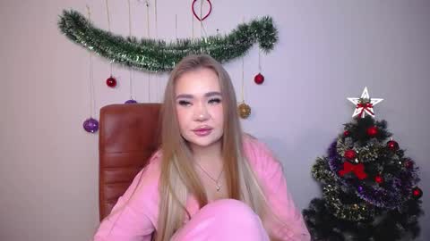 Snapshot of anastacyyellig chatting on 12-15-25, 10:36 anastacyyellig online show from 12-15-25, 10:36