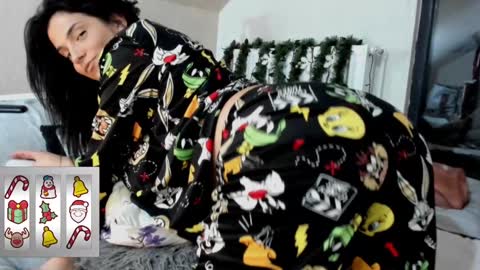 Snapshot of anaworld69 chatting on 12-29-24, 07:43 of just4ana online show from 12-29-24, 07:43