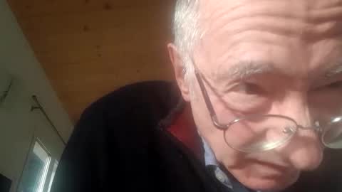 Snapshot of anax69 chatting on 12-06-24, 02:38 mario online show from 12-06-24, 02:38