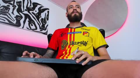 Snapshot of anders_x chatting on 03-08-25, 09:51 Andrs - online show from 03-08-25, 09:51