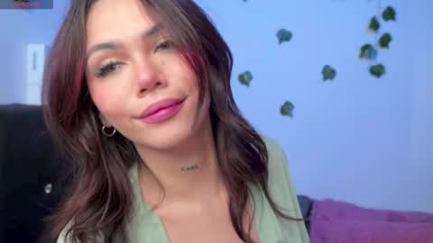 Snapshot of andra_rosse chatting on 02-12-26, 09:43 Andra de la Rosse online show from 02-12-26, 09:43