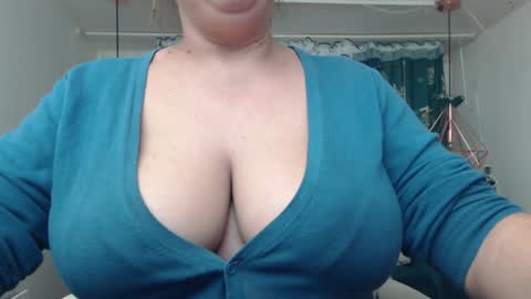Snapshot of andrahart_ chatting on 01-04-25, 06:30 AndraHart online show from 01-04-25, 06:30