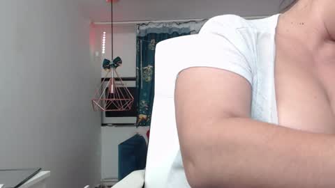 Snapshot of andrahart_ chatting on 01-05-25, 05:30 AndraHart online show from 01-05-25, 05:30