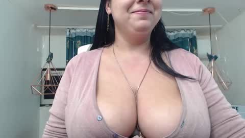 Snapshot of andrahart_ chatting on 02-21-25, 01:33 AndraHart online show from 02-21-25, 01:33